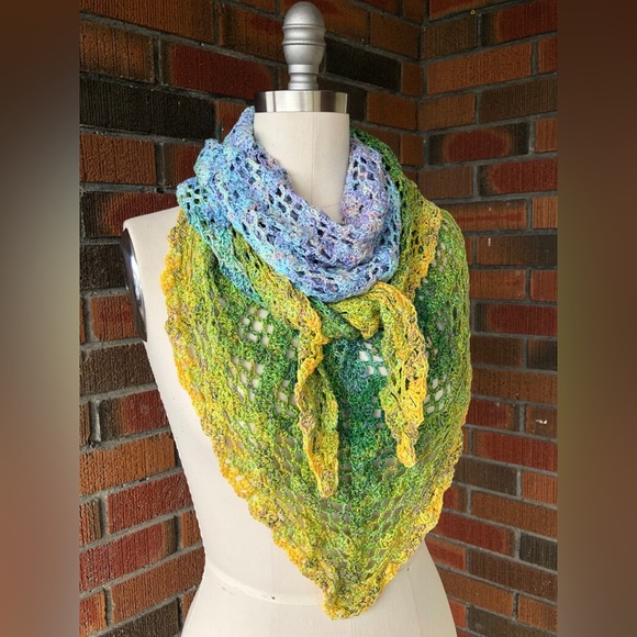 🌈Knitted Shawl beautiful Crochet Pastel rainbow gradient Ombre pretty scarf - Picture 3 of 9
